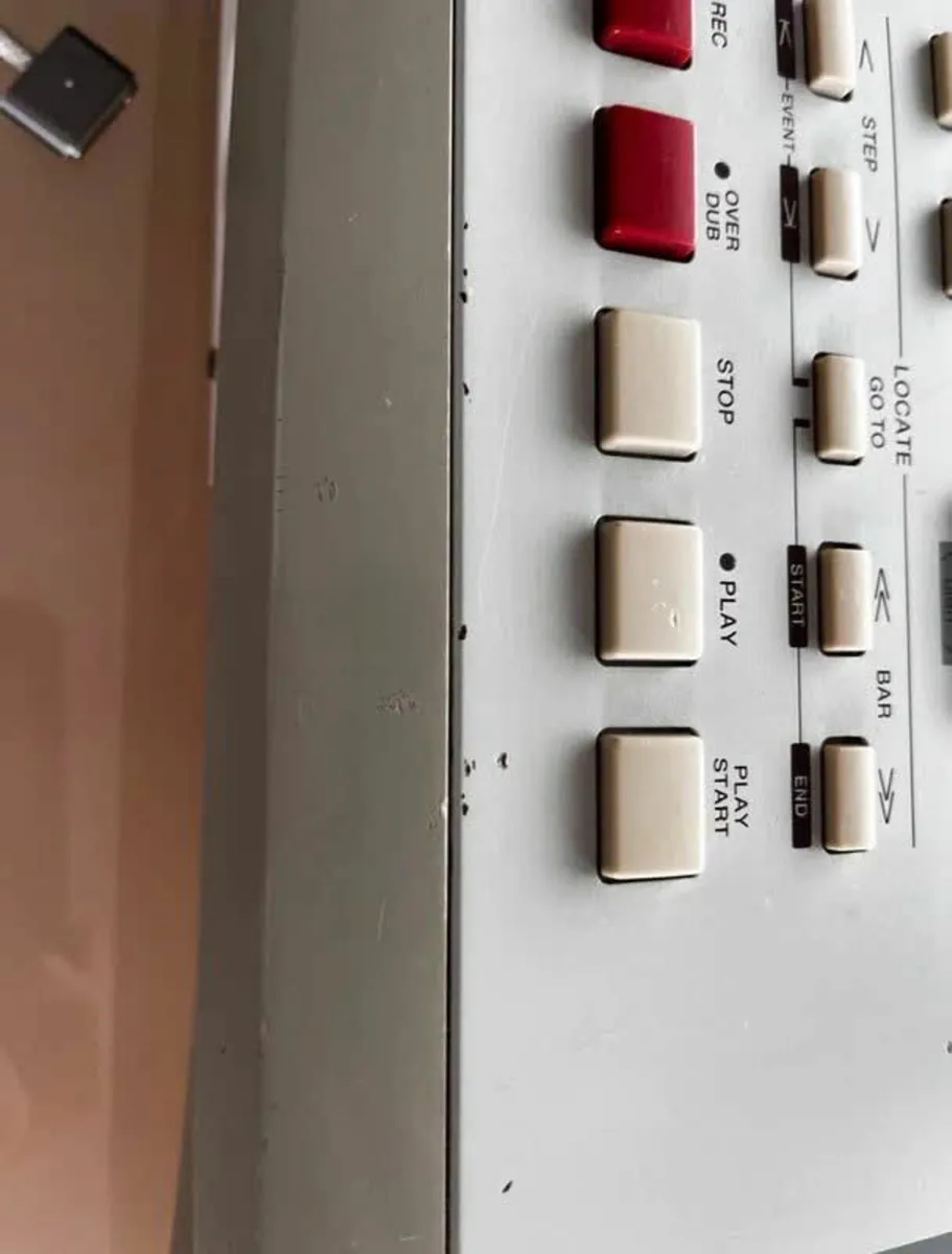 Akai MPC 2000XL with a rare Iomega Zip Drive - Image 2