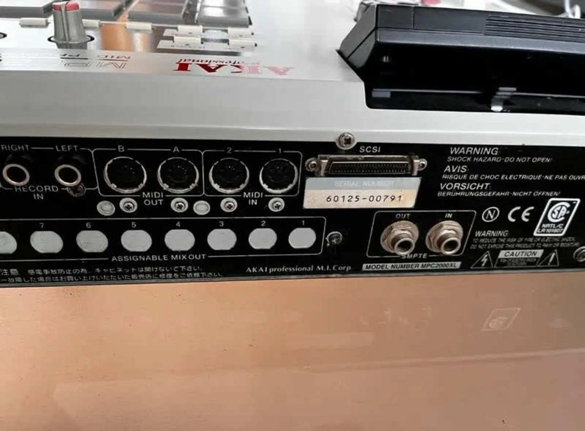 Akai MPC 2000XL with a rare Iomega Zip Drive - Image 3