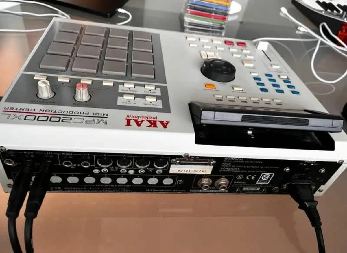 Akai MPC 2000XL with a rare Iomega Zip Drive - Image 4