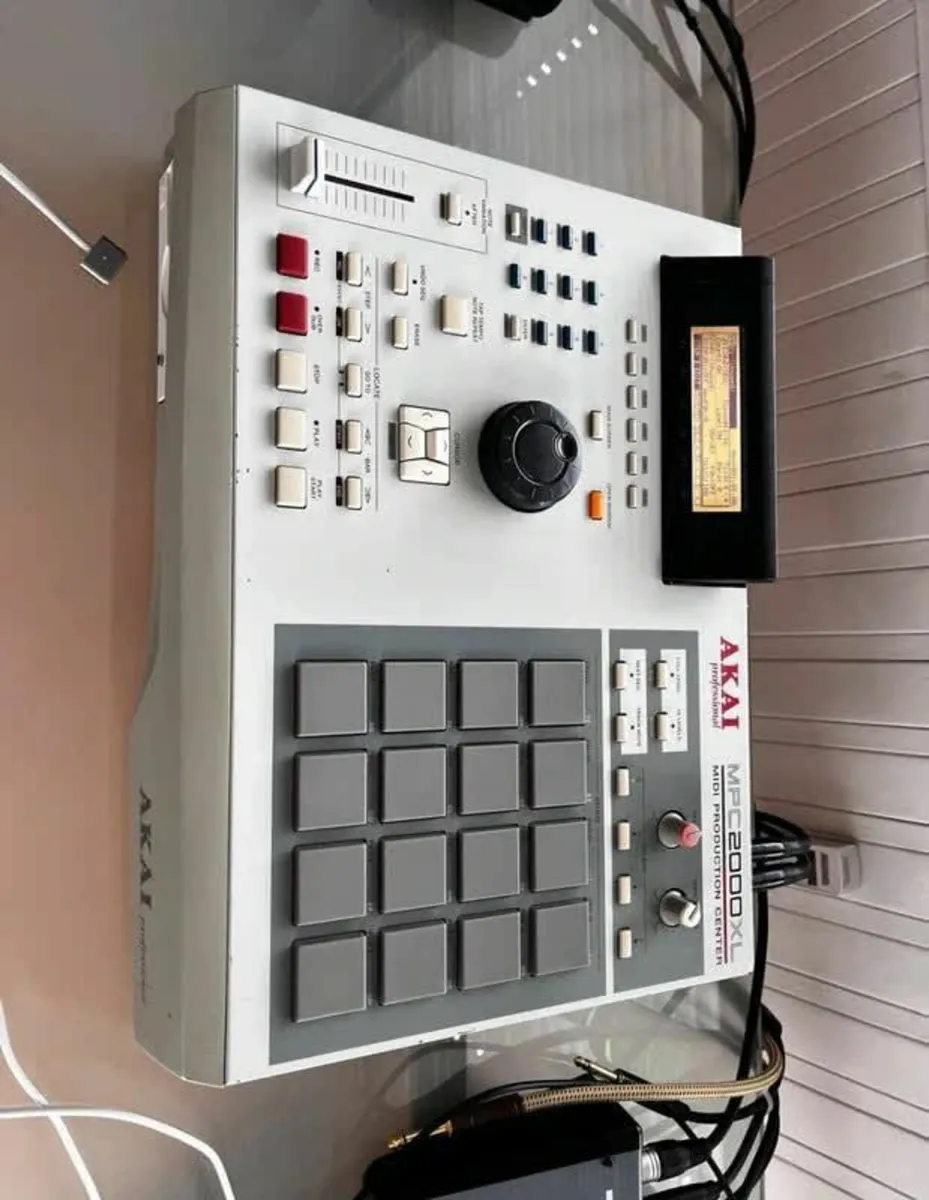 Akai MPC 2000XL with a rare Iomega Zip Drive - Image 1