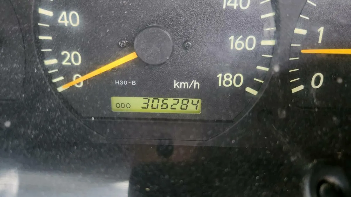 2010 Hiace. NEW DOE 8/26 - Image 3