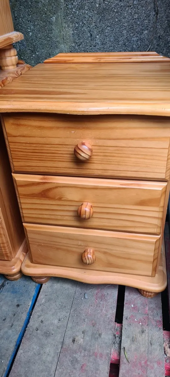 4 Matching Pine Bedside lockers