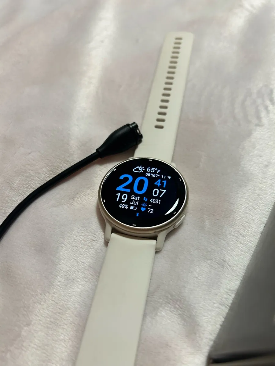 GARMIN vivoactive 5 Cream Gold Aluminium bezel - Image 2