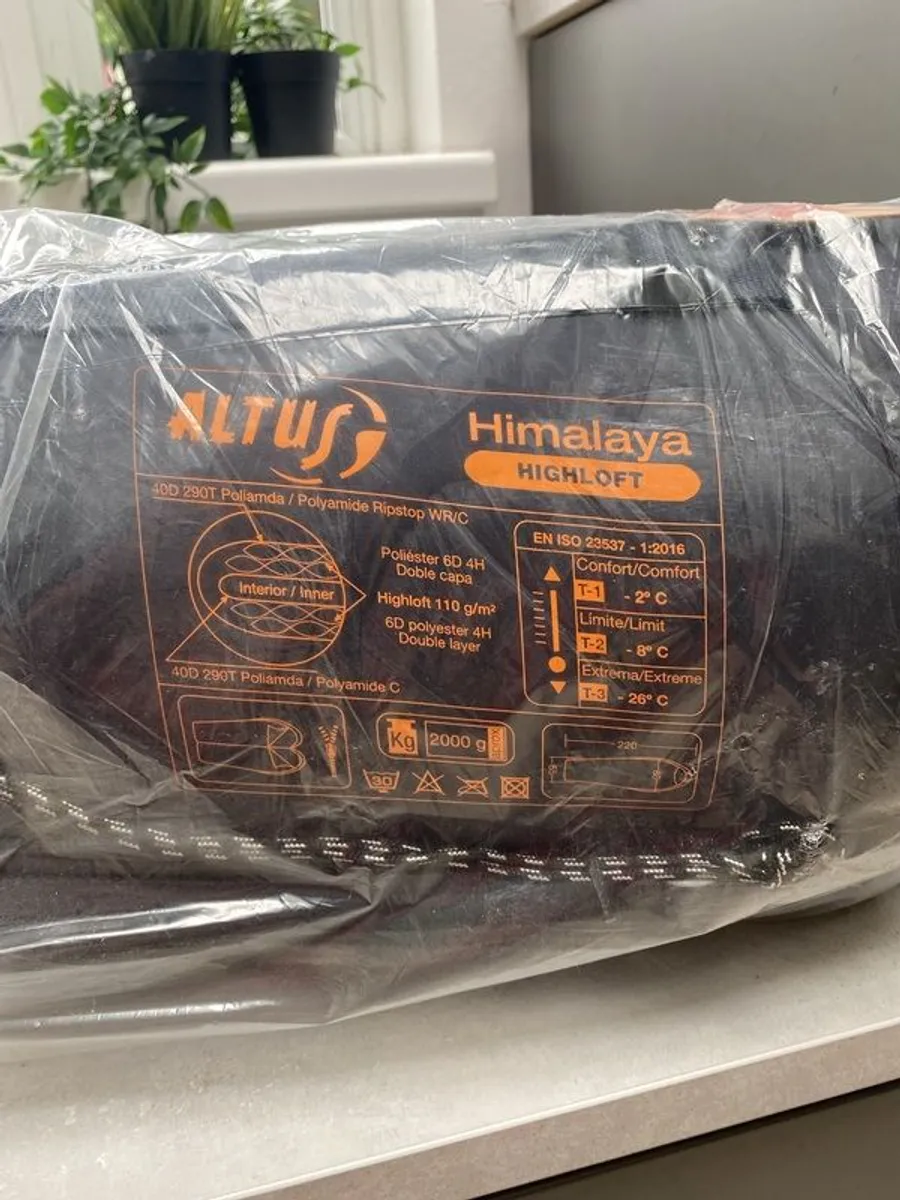 Altus Himalaya Sleeping Bag - Image 1