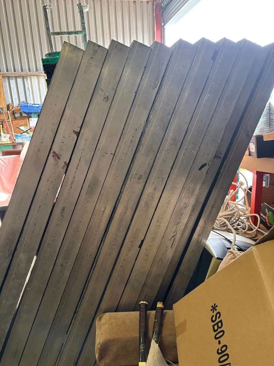 11 Aluminum and ply stage sections. - Image 2