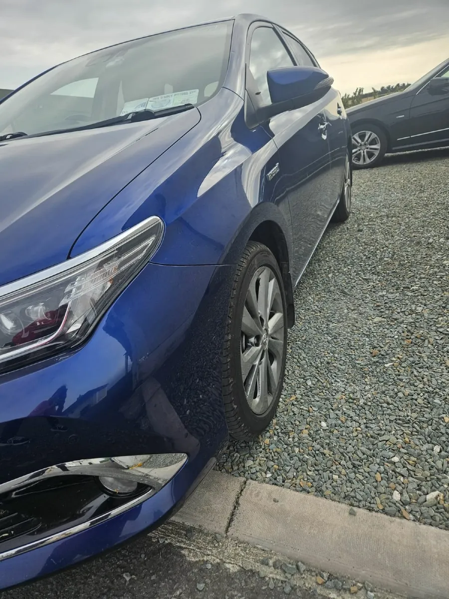 2017 Toyota Auris Hybrid Auto • NCT 06/27 - Image 4