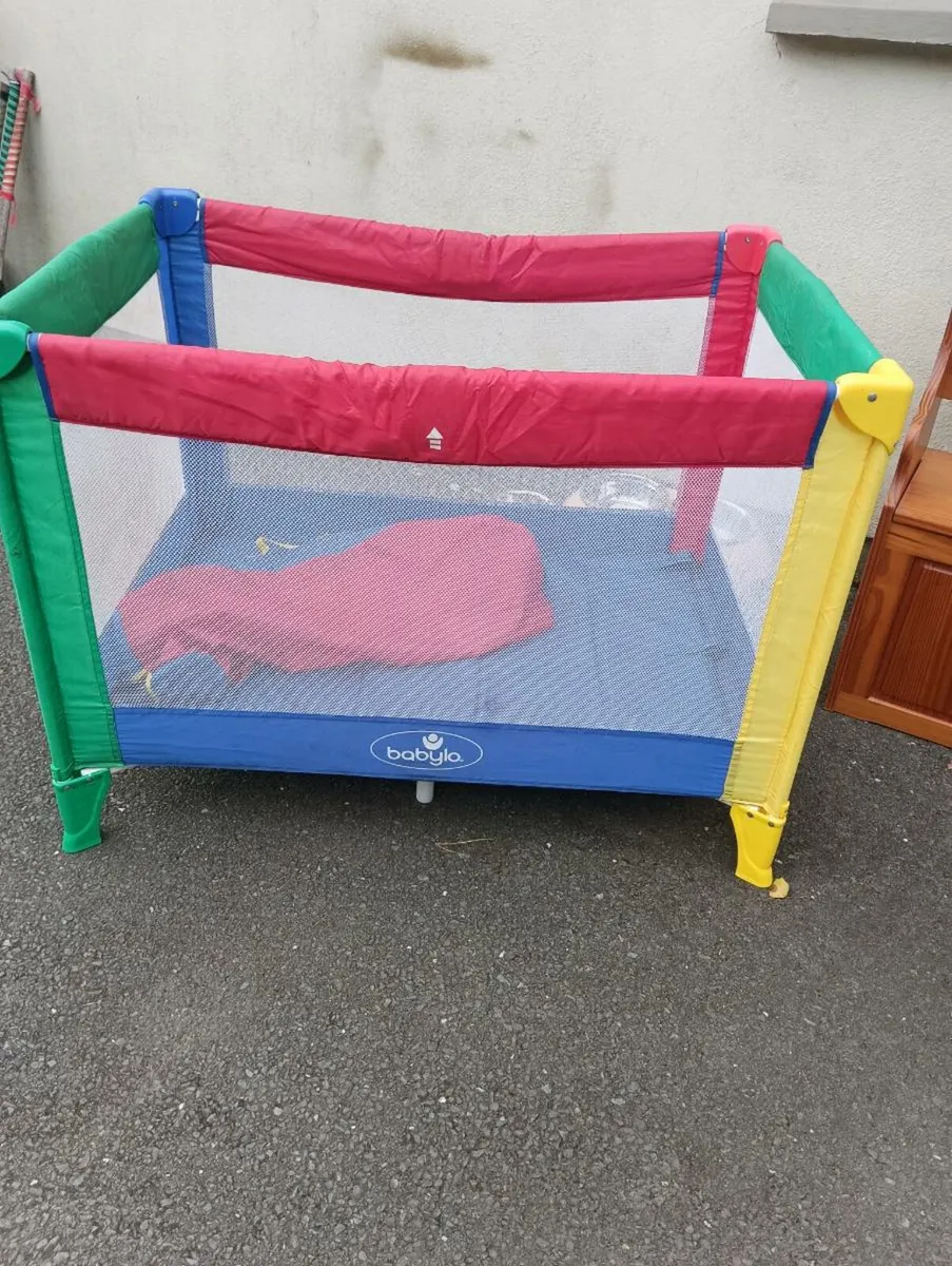 Like new travel cot ,20 Euro