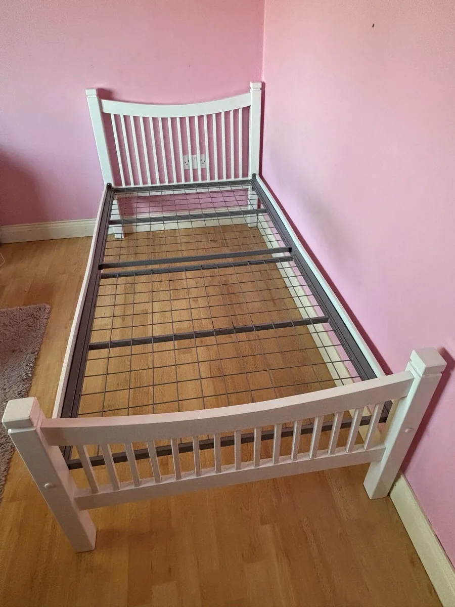 Single bed white