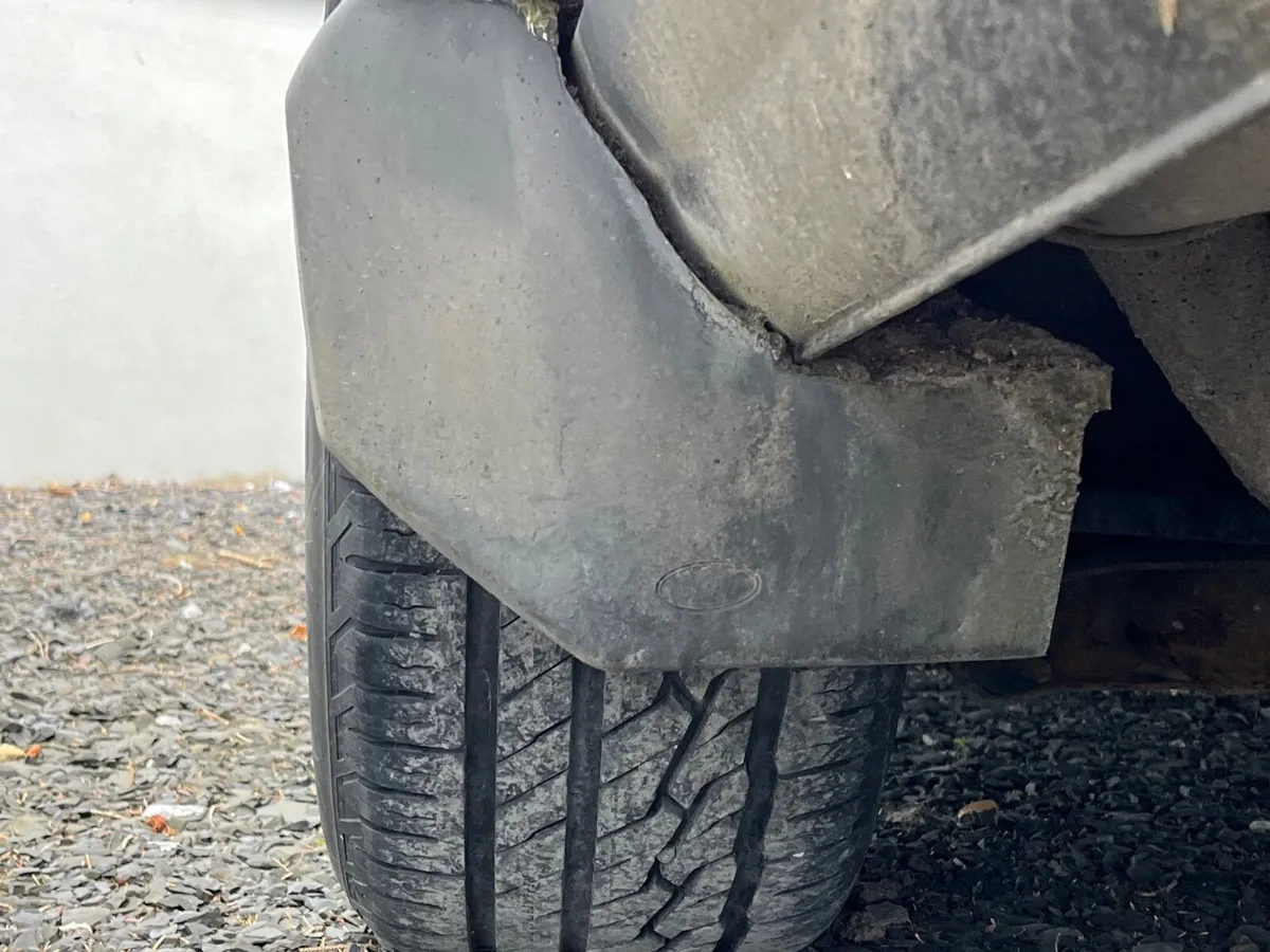 Land Rover Discovery 2011 - Image 2
