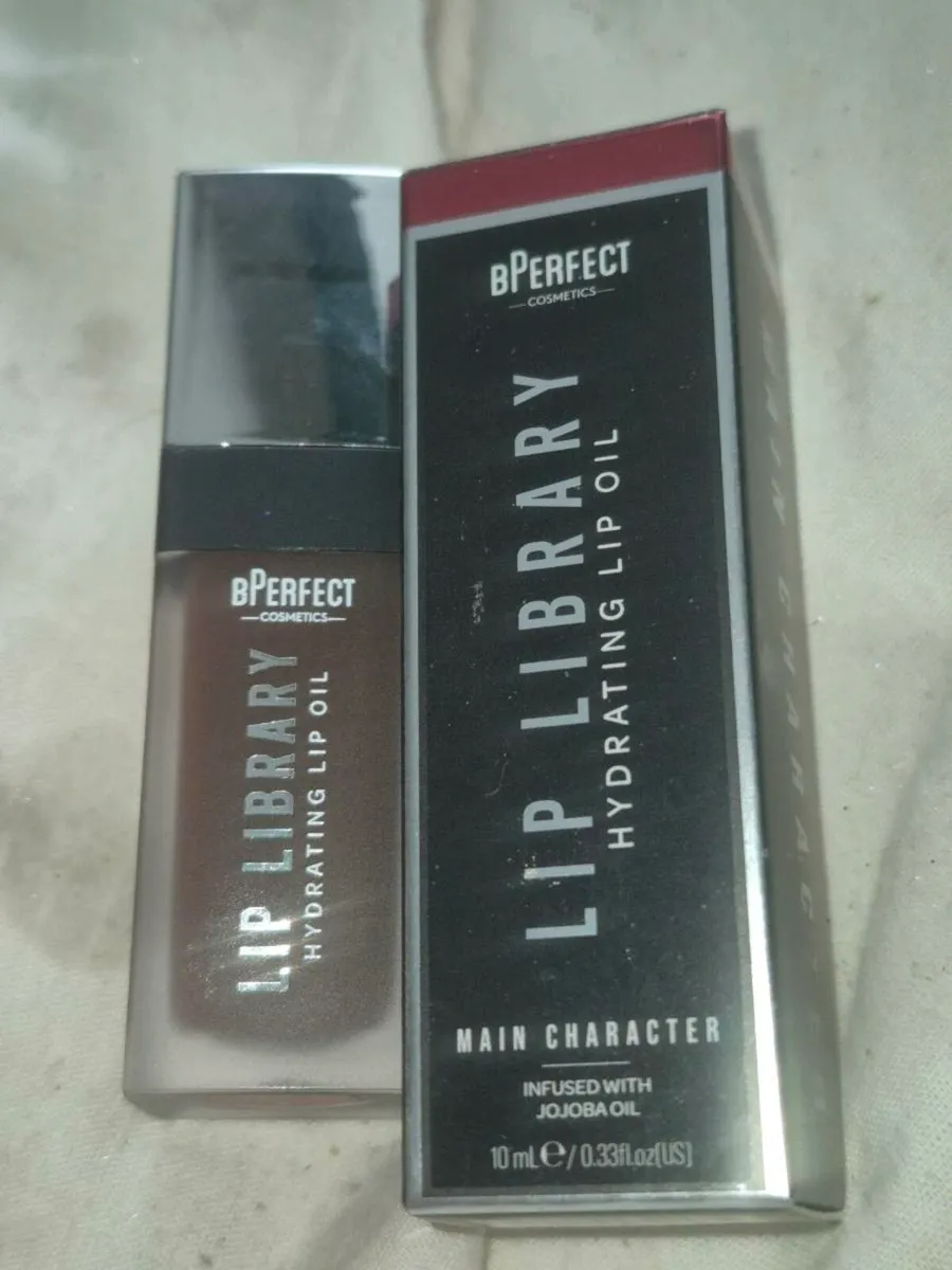 Makeup - Image 1