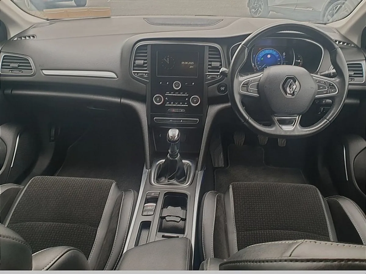 Renault Megane 1.5 dCi 110 Dynamique NAV Estate - Image 3