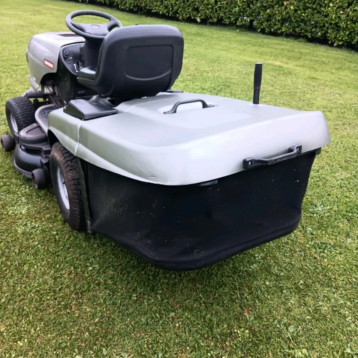 Craftsman 20hp Briggs, Hydrostatic, 42" deck - Image 4