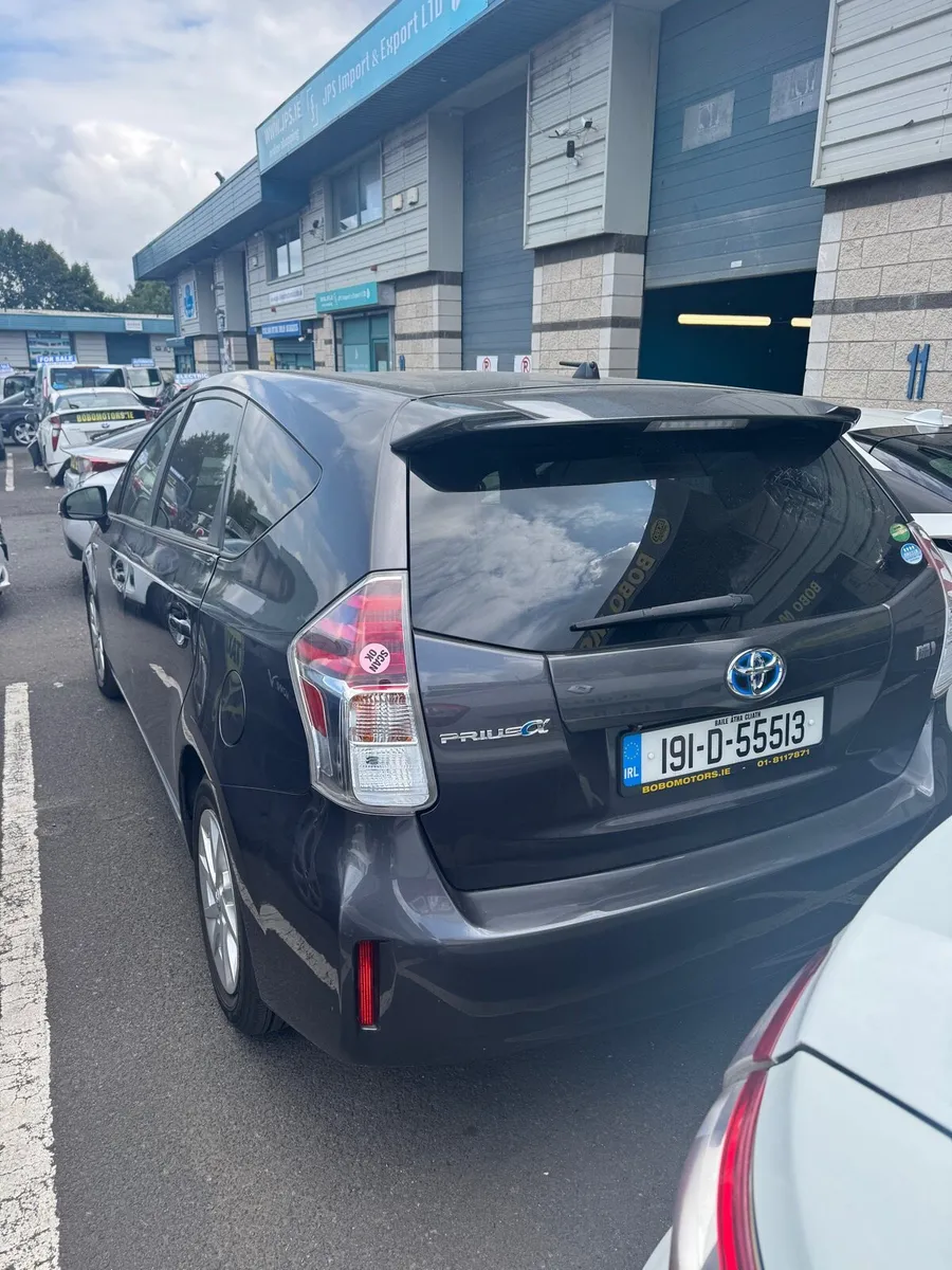 Prius alpha - Image 1