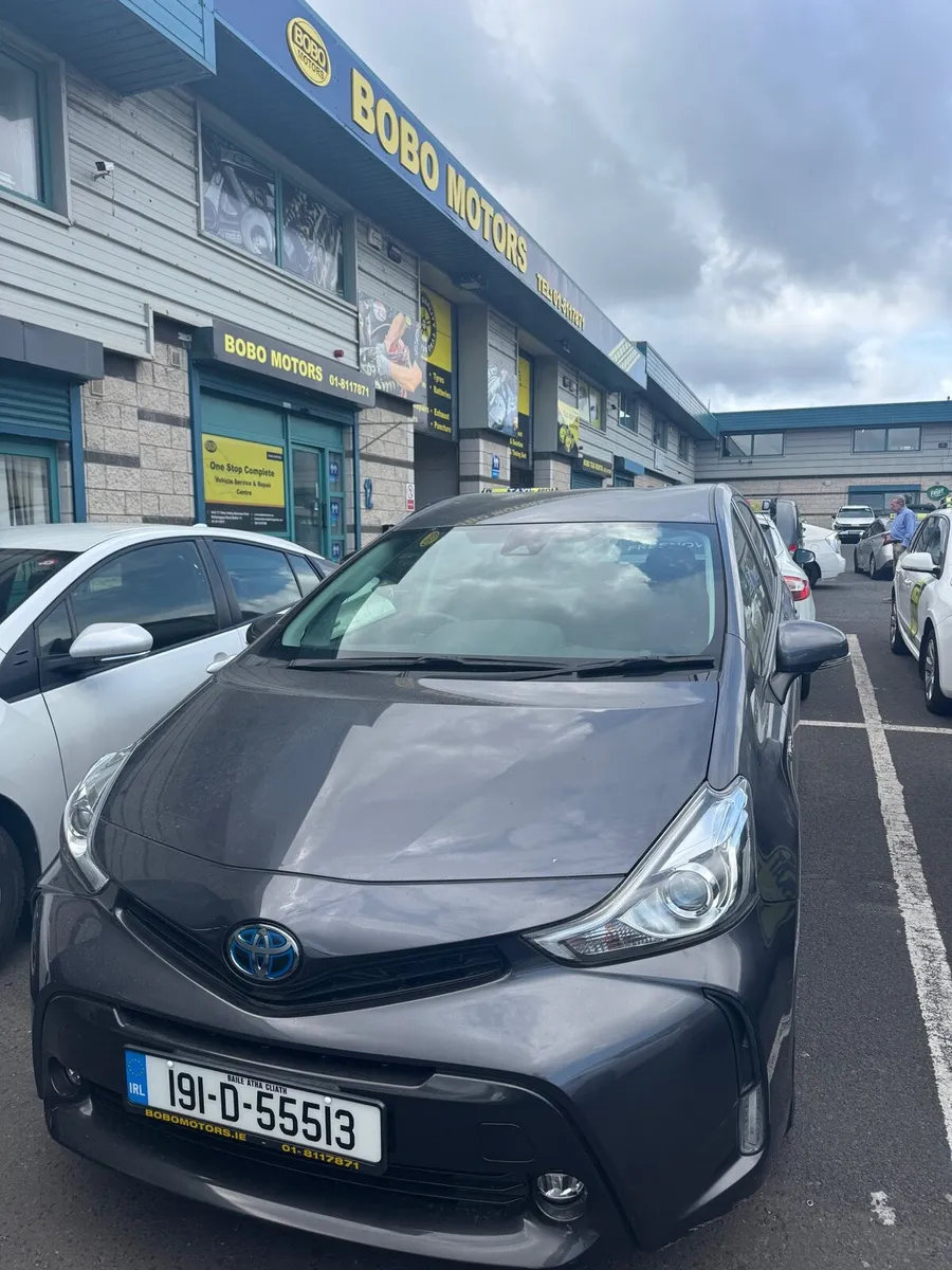 Prius alpha - Image 3