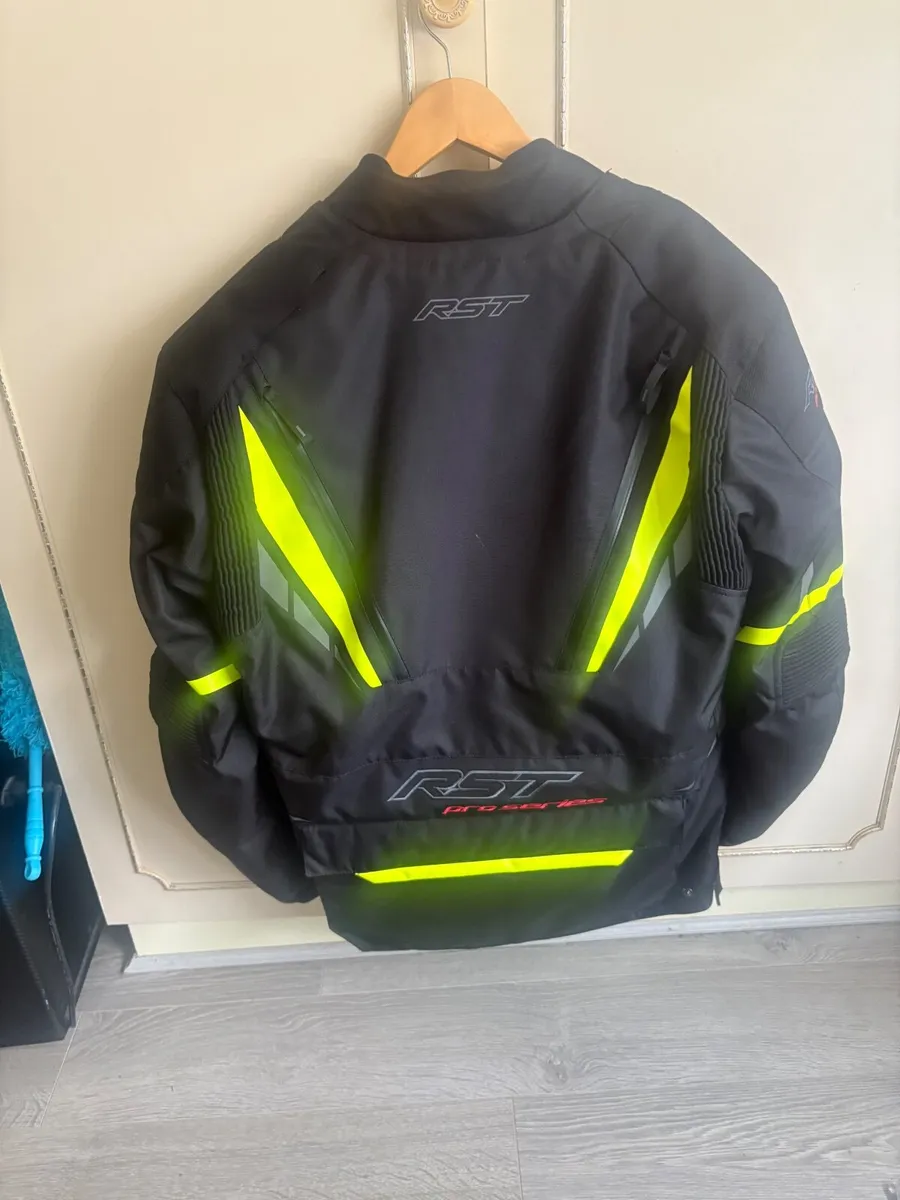 Motorcycle jacket and gloves - Image 2