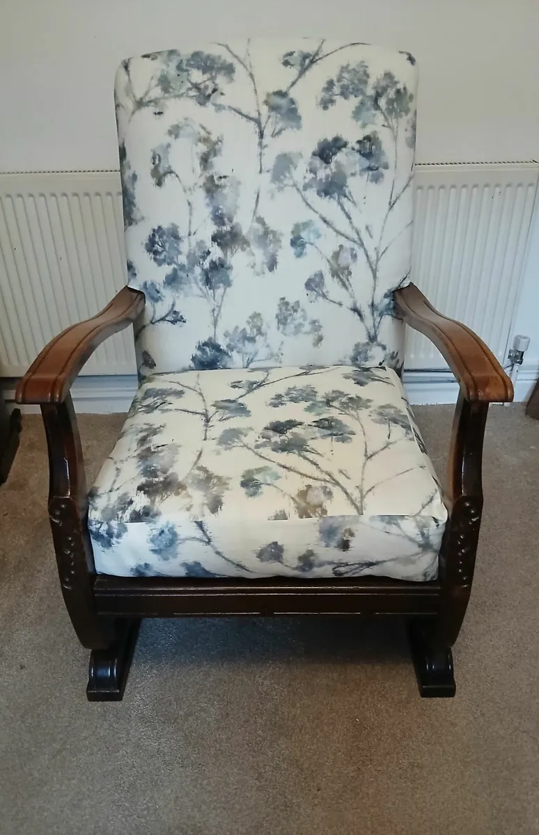 Lovely Antique Oak Platform Rocking Chair - Image 1