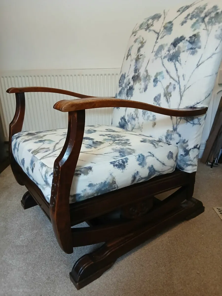 Lovely Antique Oak Platform Rocking Chair - Image 2