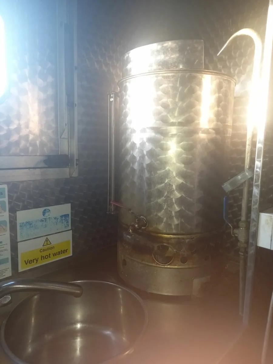 Catering trailer - Image 4
