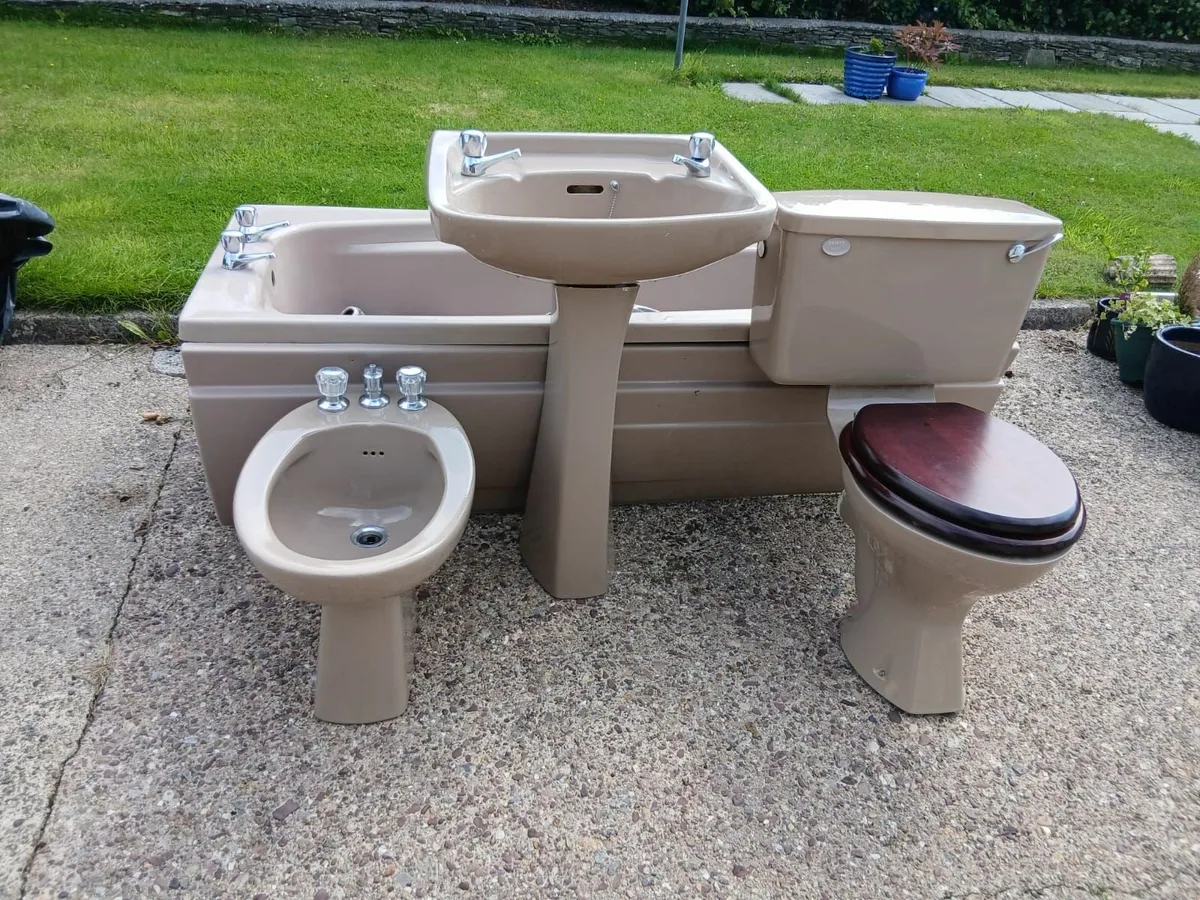 Bathroom suite