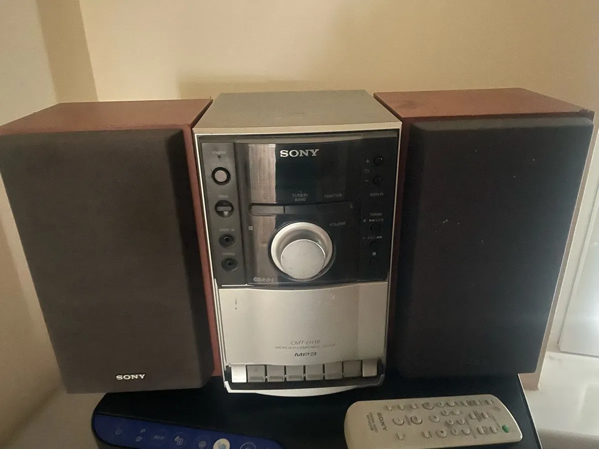 Sony Micro CD and Radio stereo with remote - Image 1