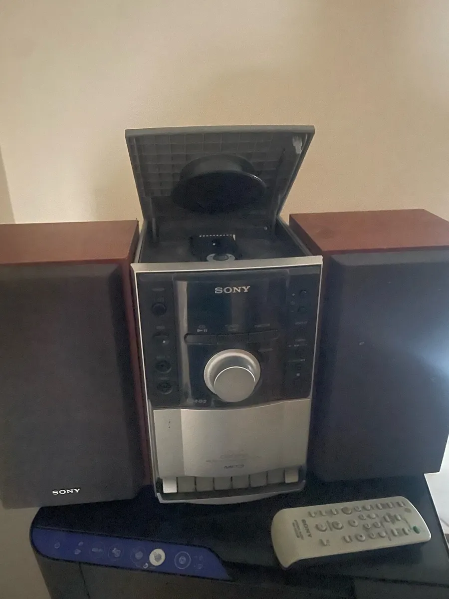 Sony Micro CD and Radio stereo with remote - Image 2