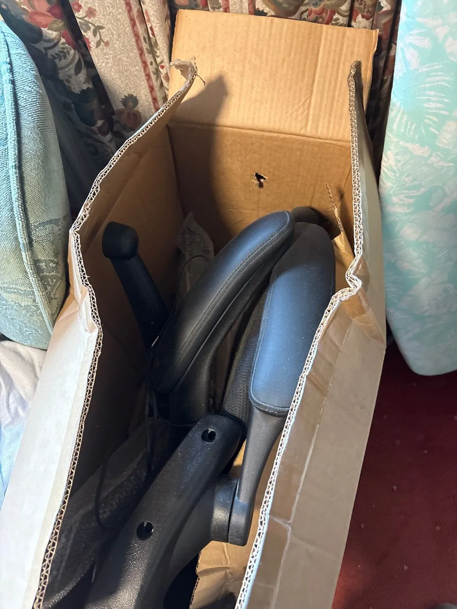 Office chair - Image 1