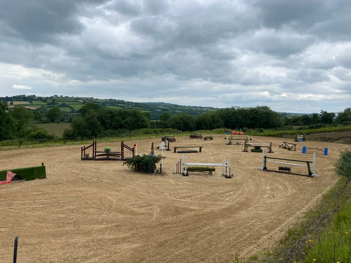 Arena sand. - Image 1