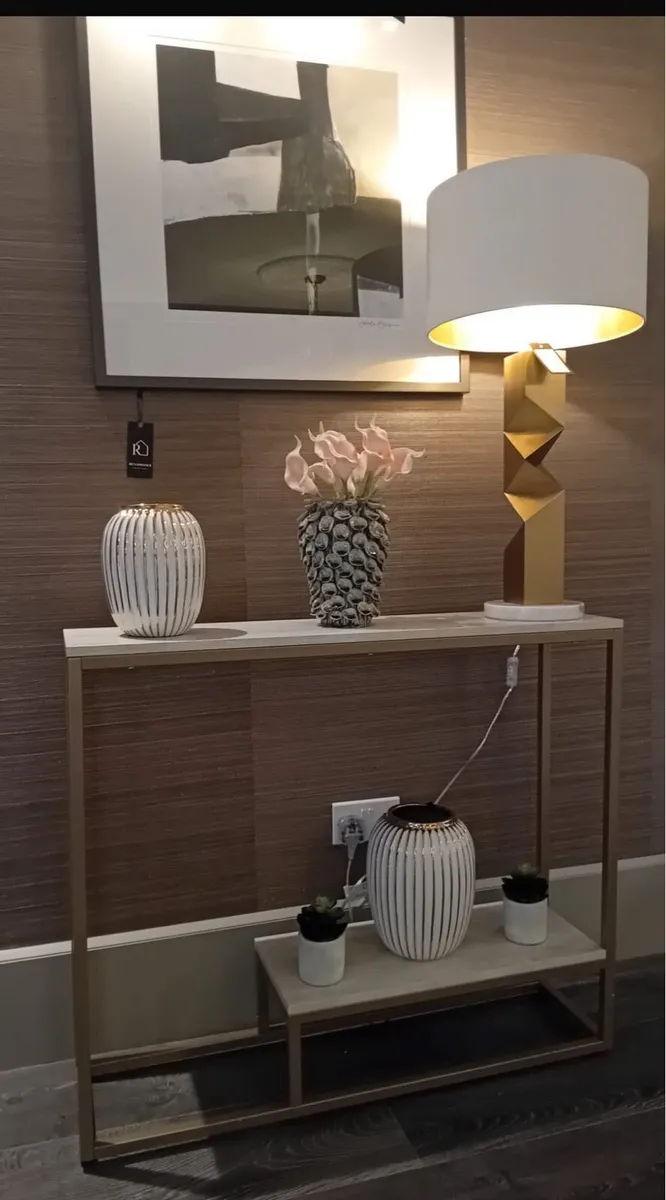 Console table - Image 1