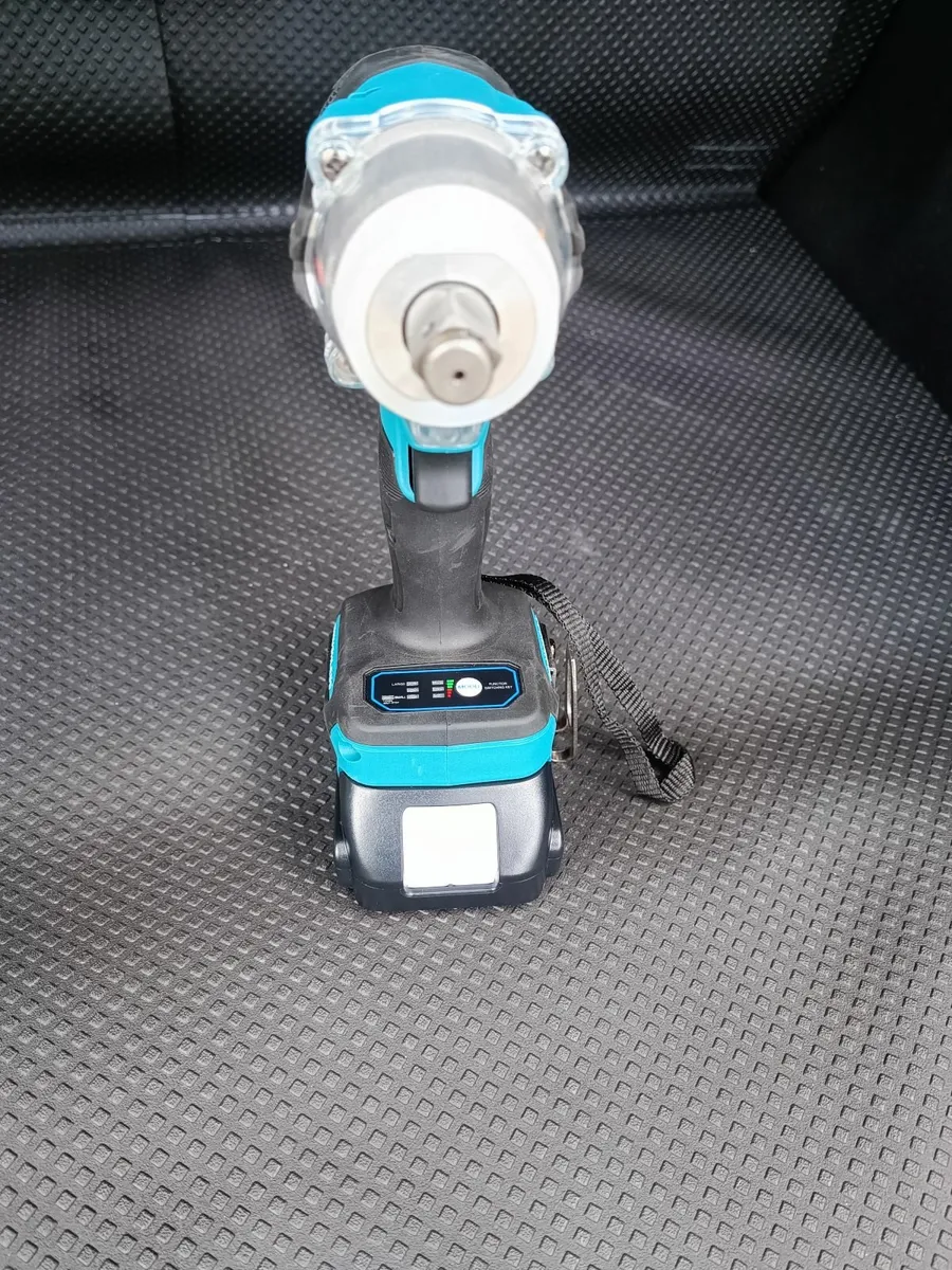 NEW Makita DTW 300 impact wrench - Image 2