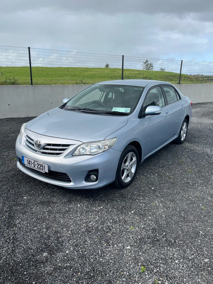2014 Toyota Corolla (Luna) - Image 1