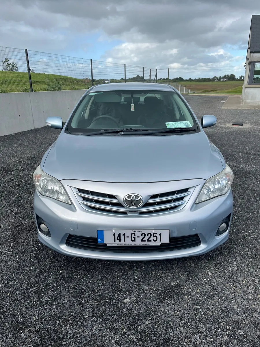 2014 Toyota Corolla (Luna) - Image 2