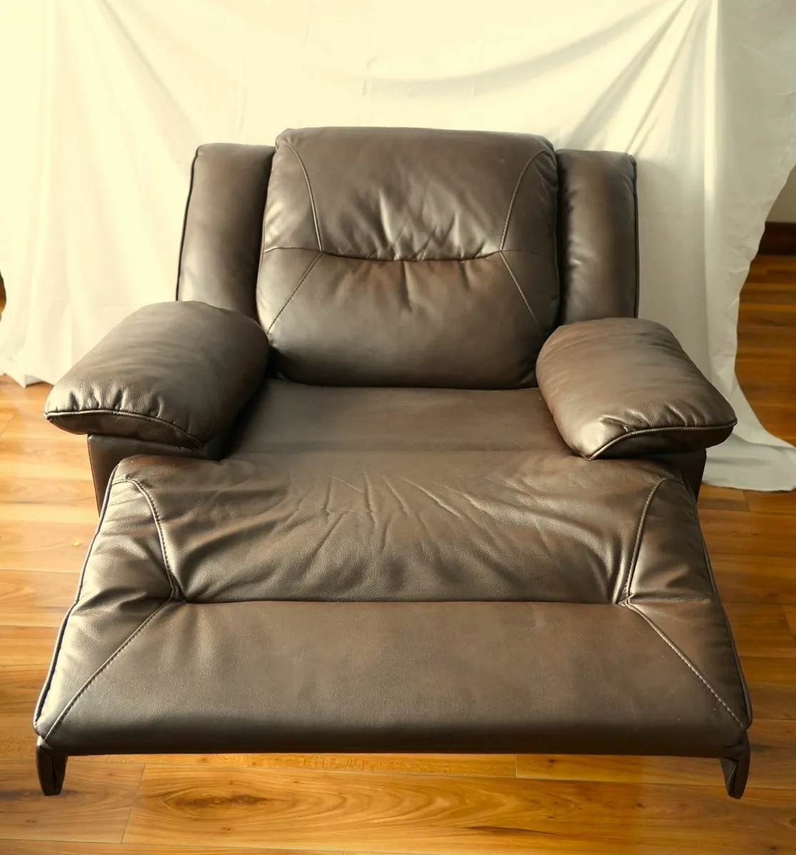 2 Recliner Chairs ( 1 Rocking  - 1 Regular ) - Image 4
