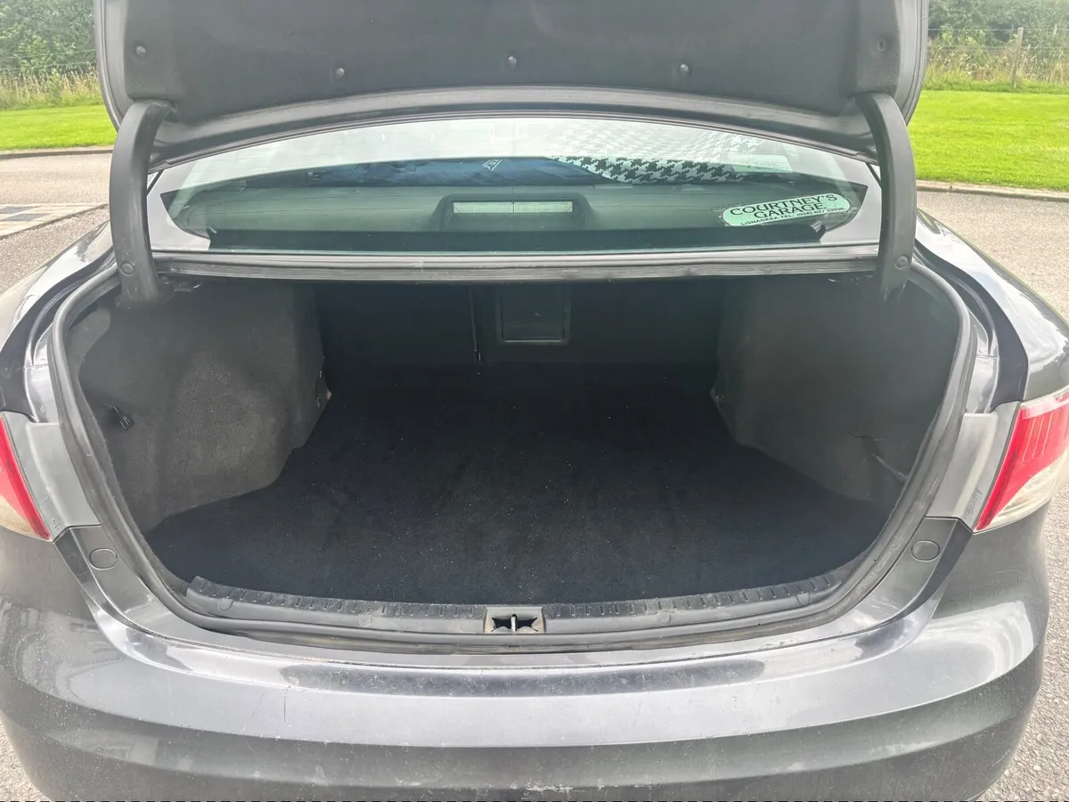 Toyota Avensis 2011 - Image 3
