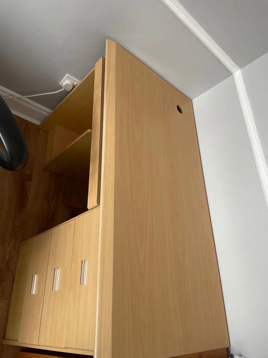 Office desk and chair - Image 1