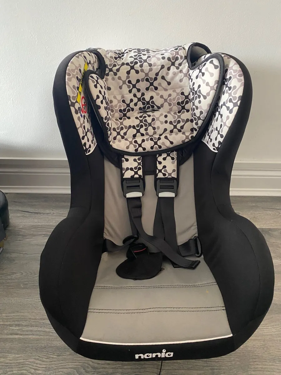 Car seat x2 and chair booster seat - Image 2