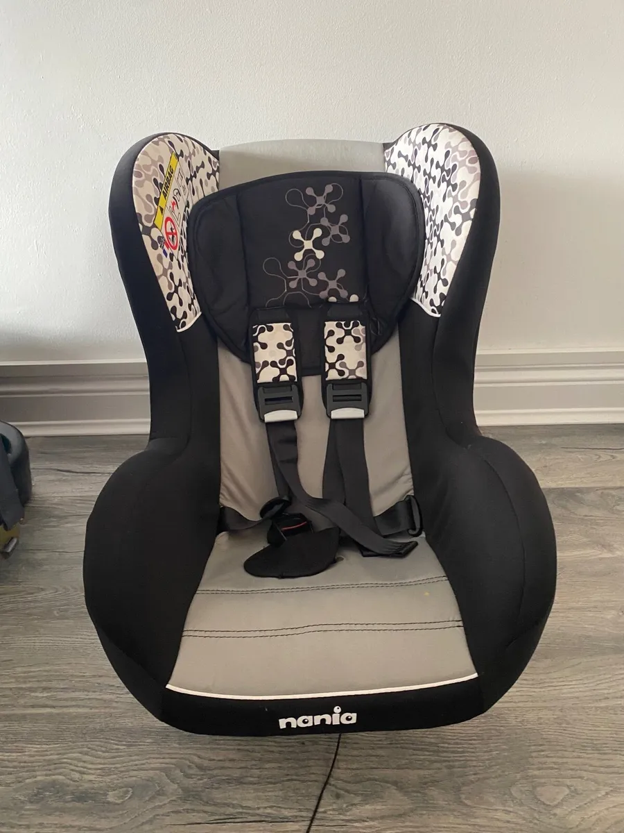 Car seat x2 and chair booster seat - Image 3
