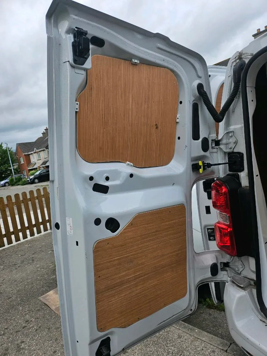 232Opel vivaro electric sports 75kw large battery - Image 4