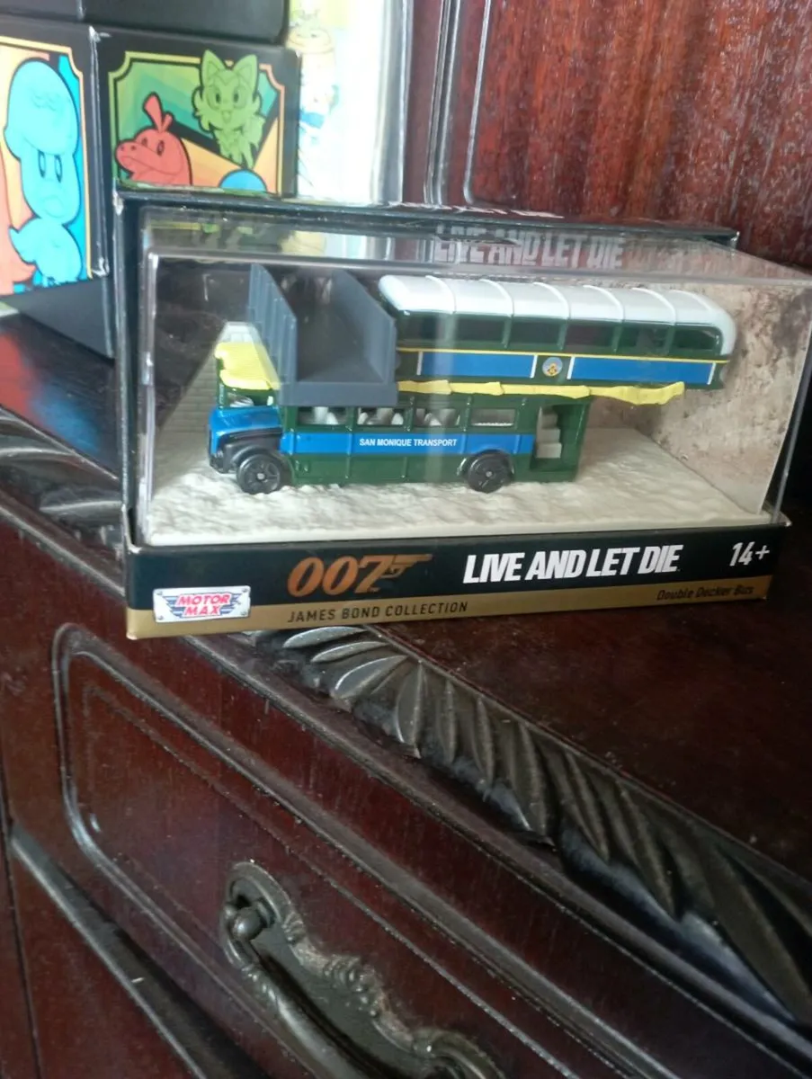 A COLLECTION OF JAMES BOND OO7 DIE-CAST MODLES - Image 3