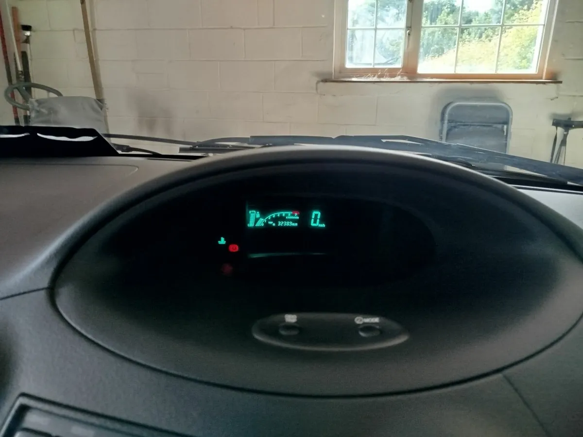 Toyota Yaris 2004 - Image 1