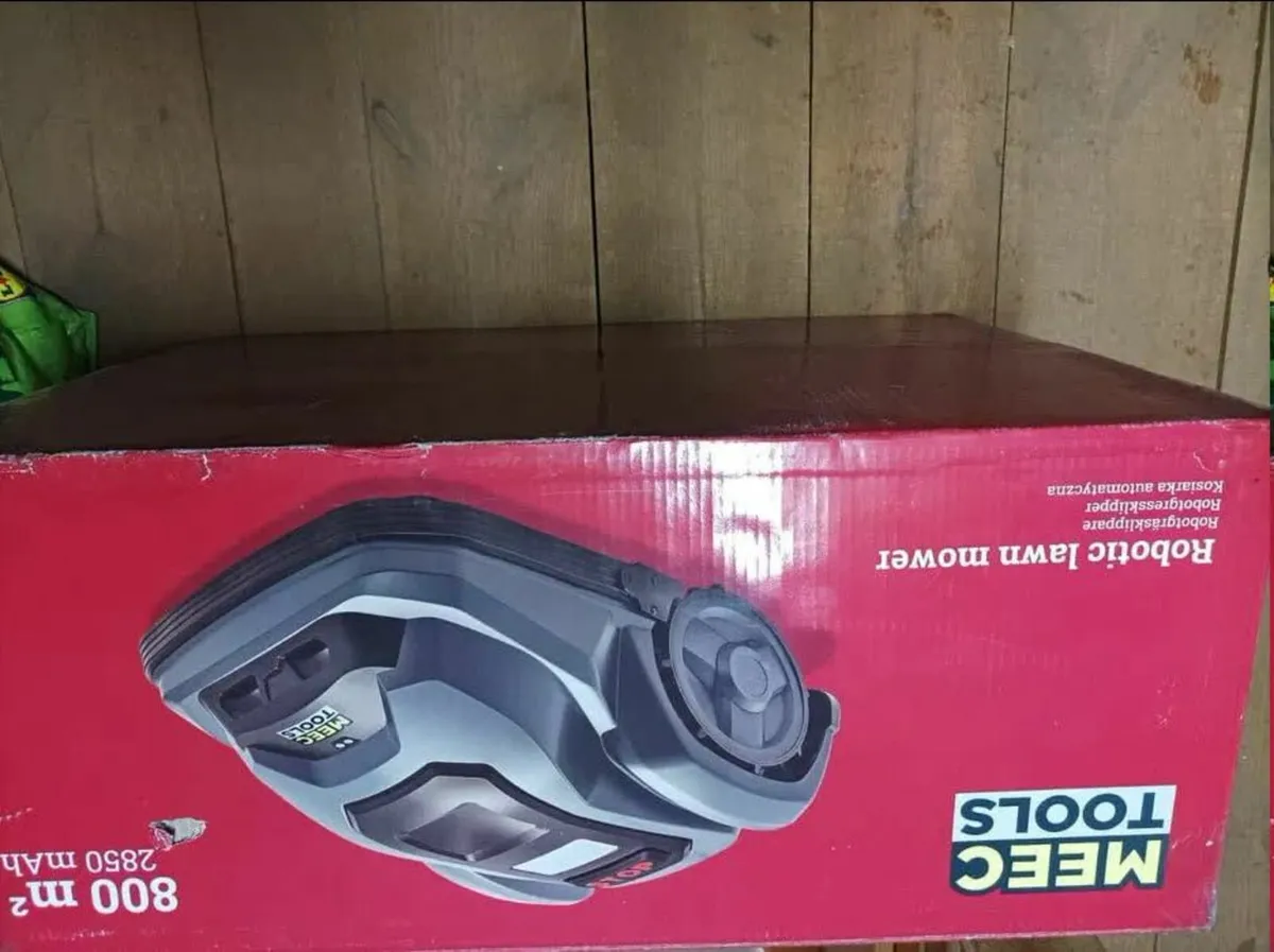 Meec tools robotic lawn mower - Image 2