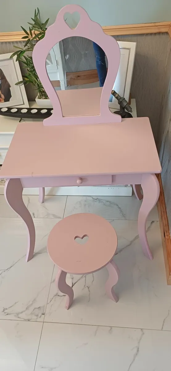 Girls dresser and stool - Image 2