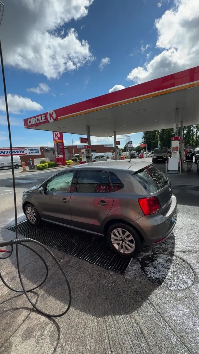 Volkswagen Polo 2015 - Image 2