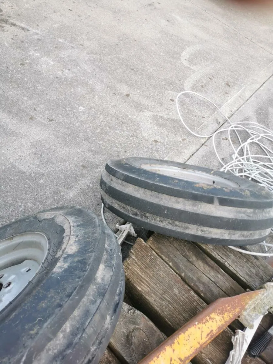 Tractor tyre wheels - Image 4