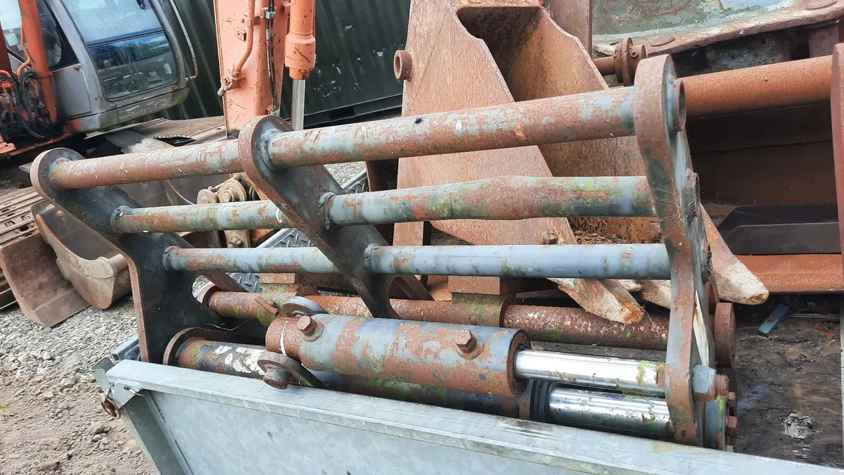 14x buckets.quick hitch-fork- job lot -individua - Image 4