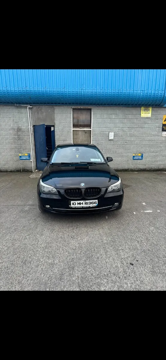 BMW 5-Series 2010 - Image 4
