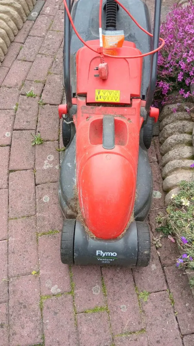 Electric flymo mower - Image 3
