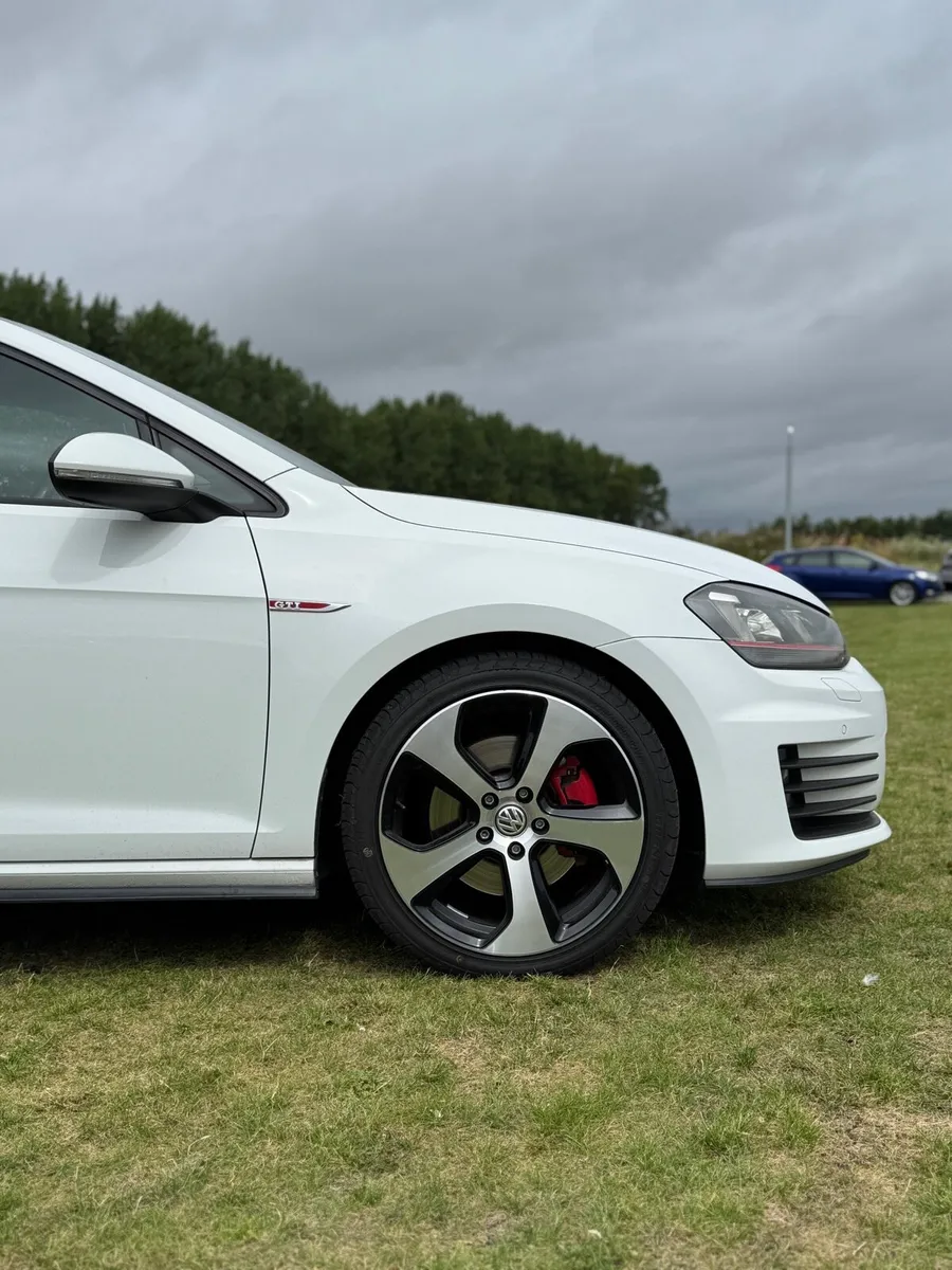 Volkswagen Golf GTI - Image 2