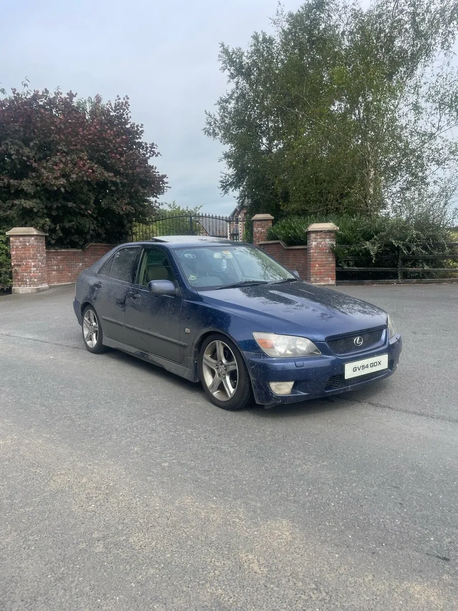 Lexus is200 - Image 1