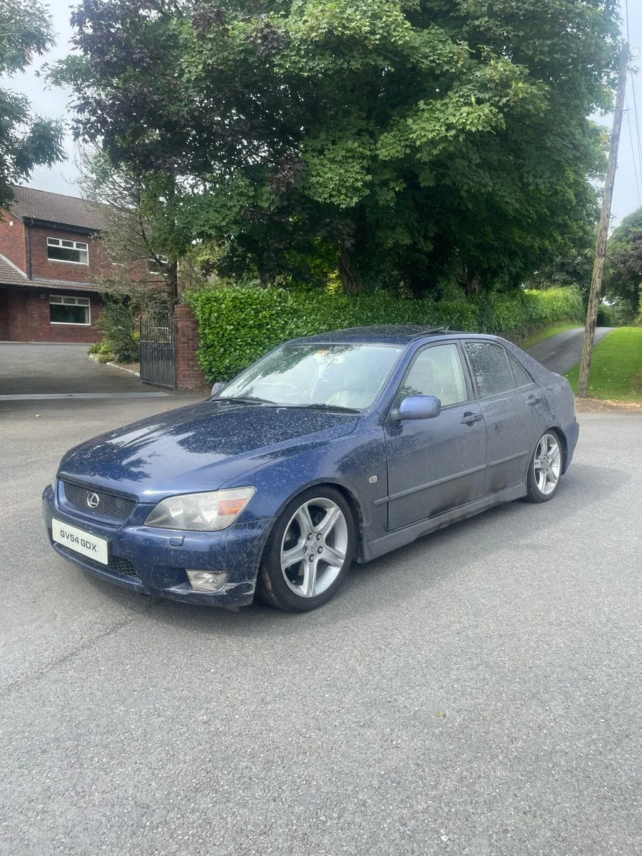Lexus is200 - Image 2