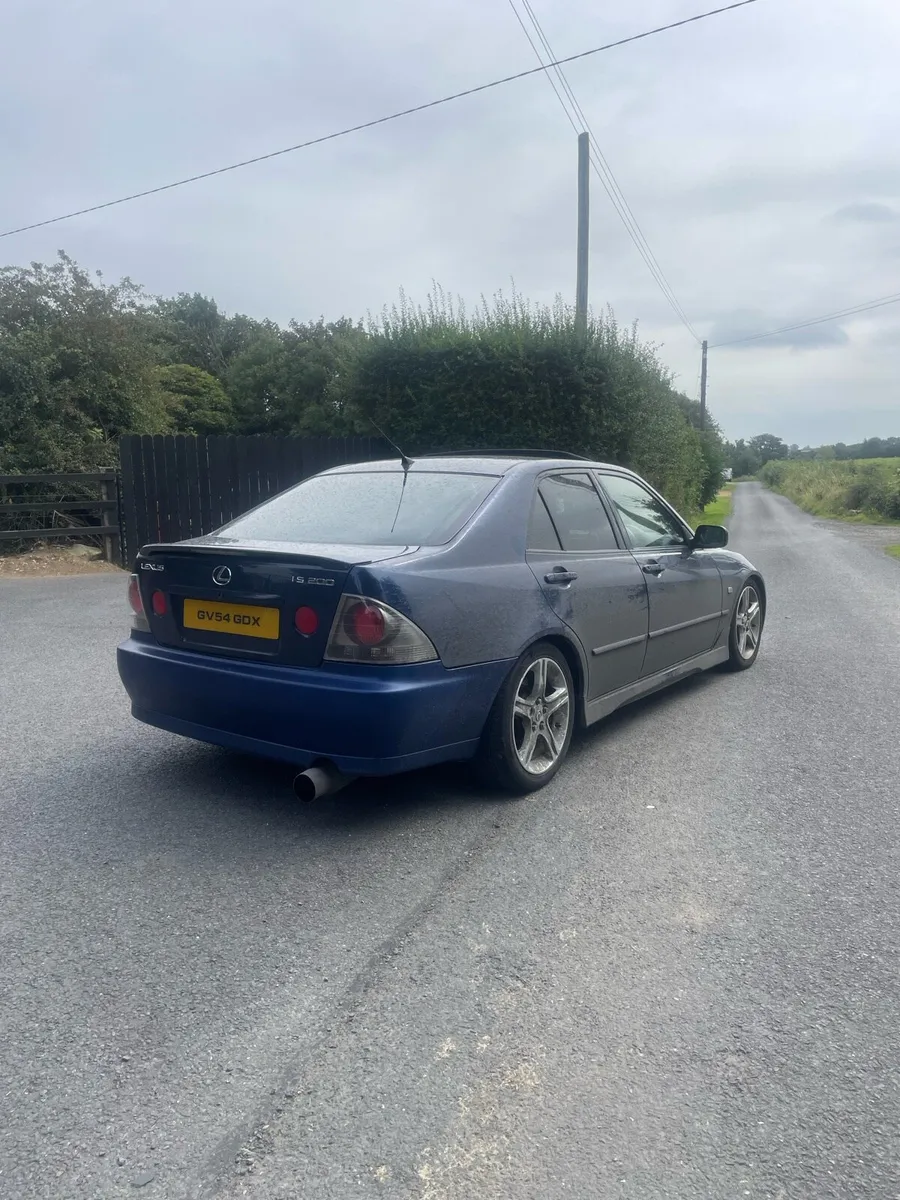 Lexus is200 - Image 4